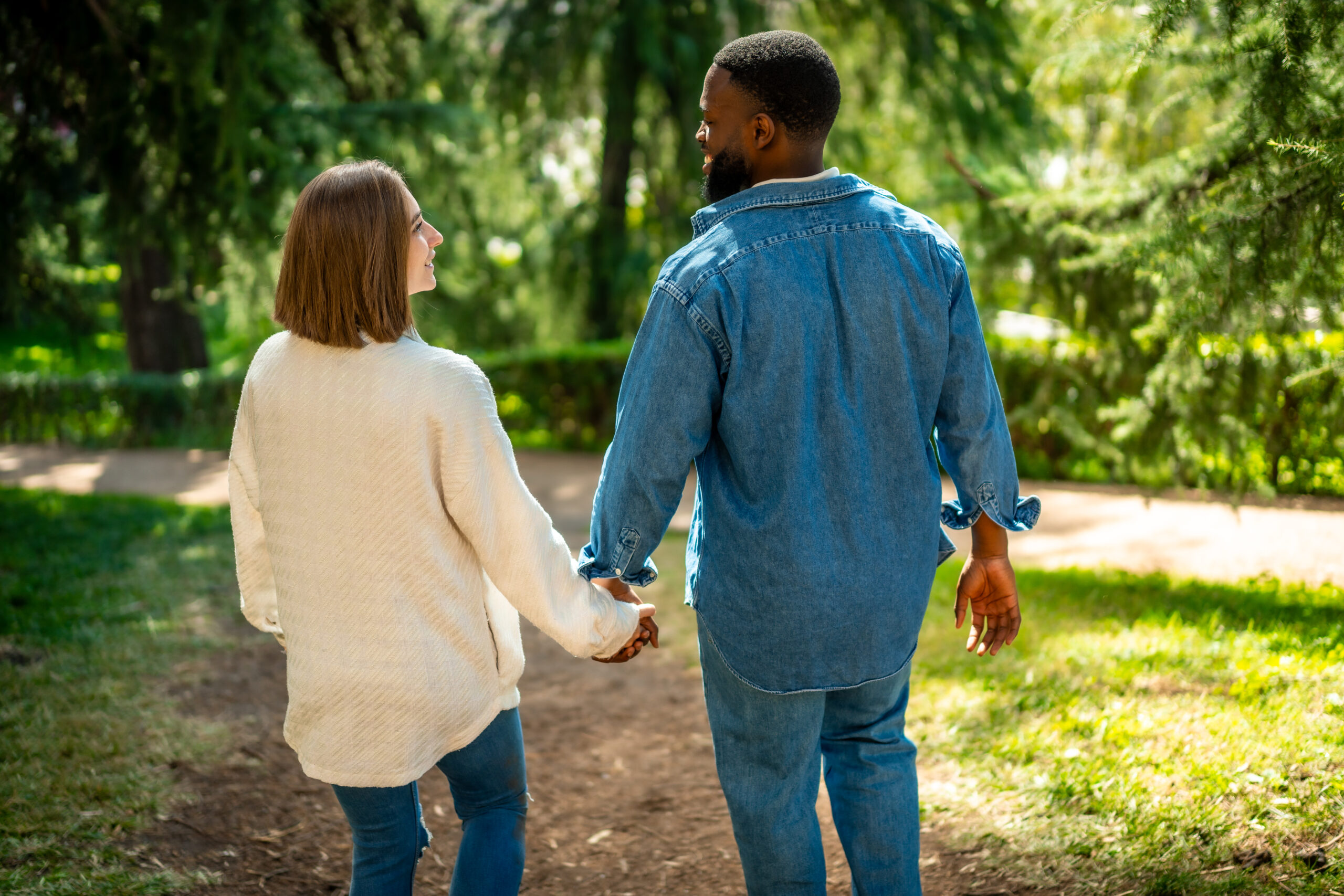 Cheap Third Date Ideas - Fun Outings That Won’t Empty Your Wallet - couple walking