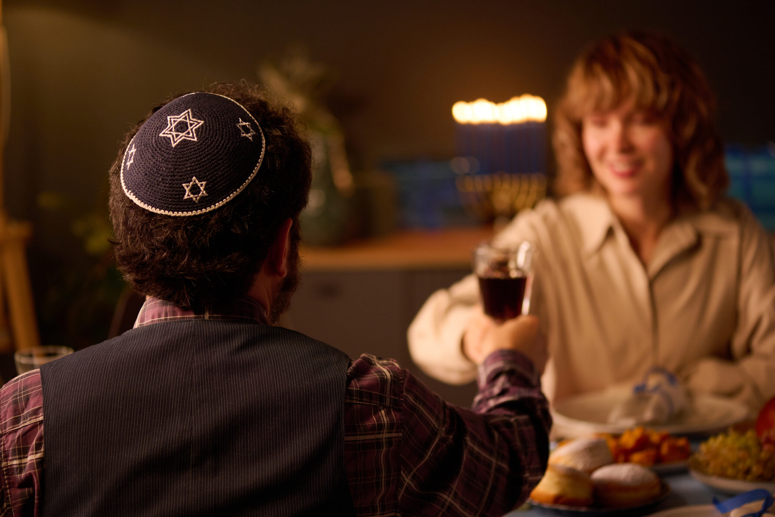 Discover Romance at Jewish Speed Date Nights in Your Area - couple clinking glasses