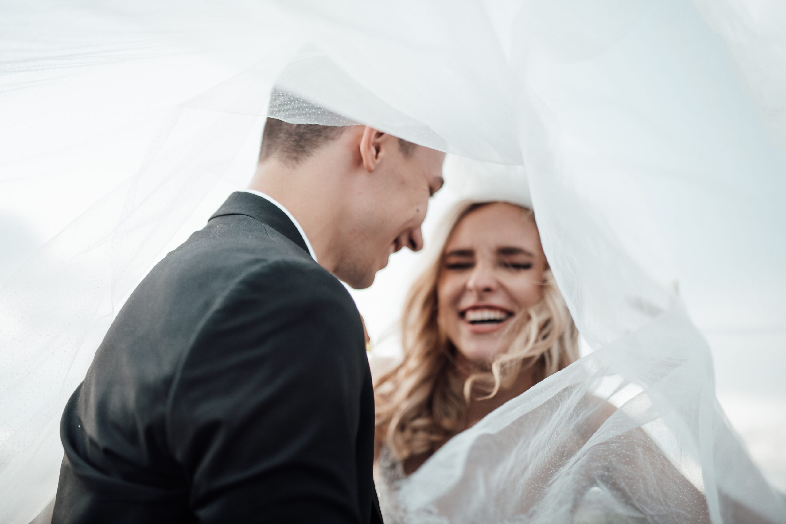 Expert Advice to Master Jewish Networking and Dating Across the UK - candid image of couple in love