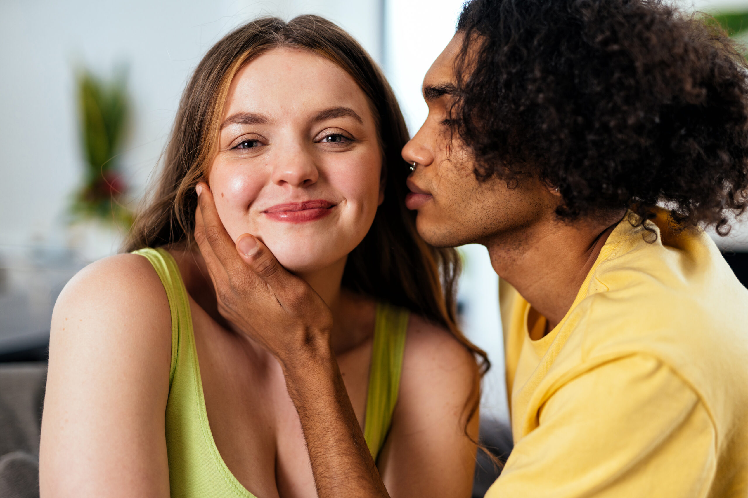 Flirty Things to Say That’ll Instantly Make Your Crush Smile - couple flirting