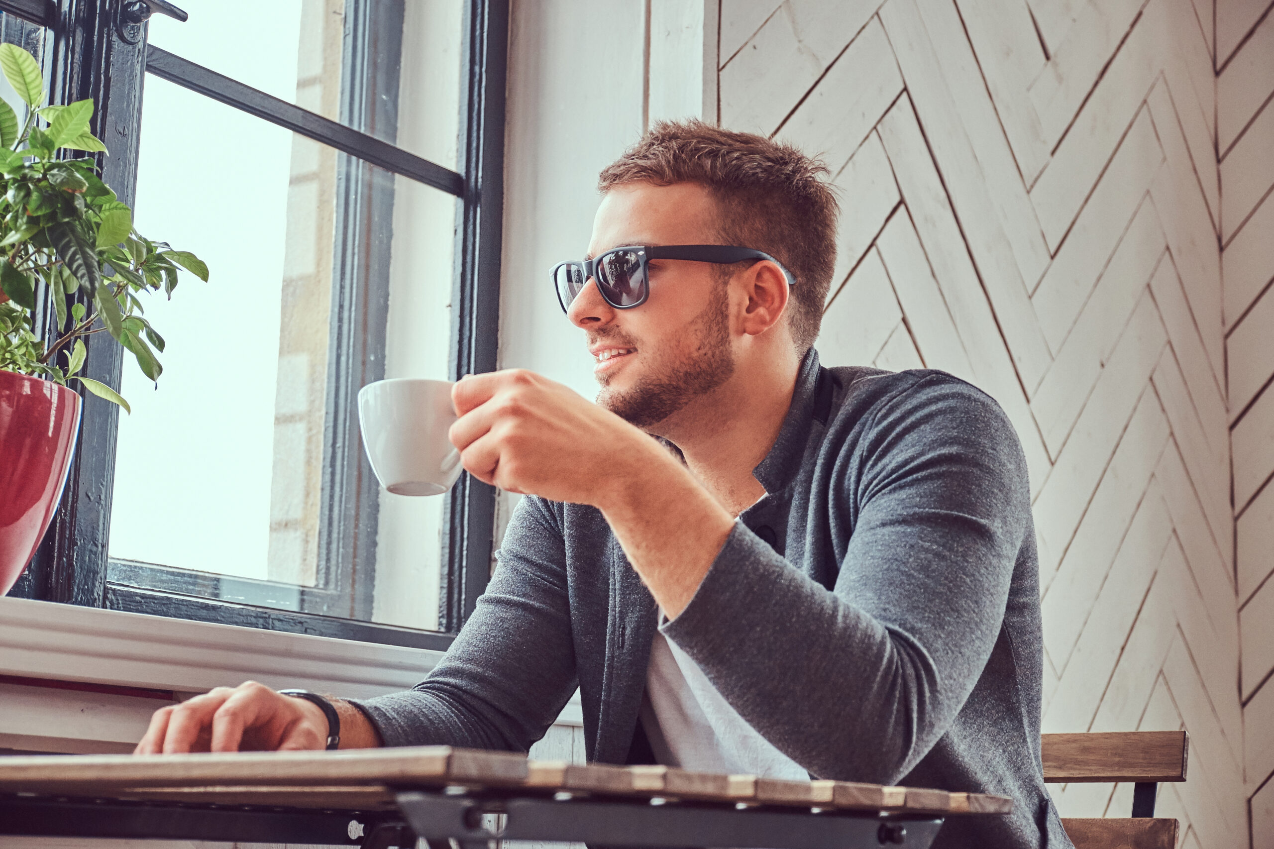 Online Dating Safety Tips Be Careful What You Show