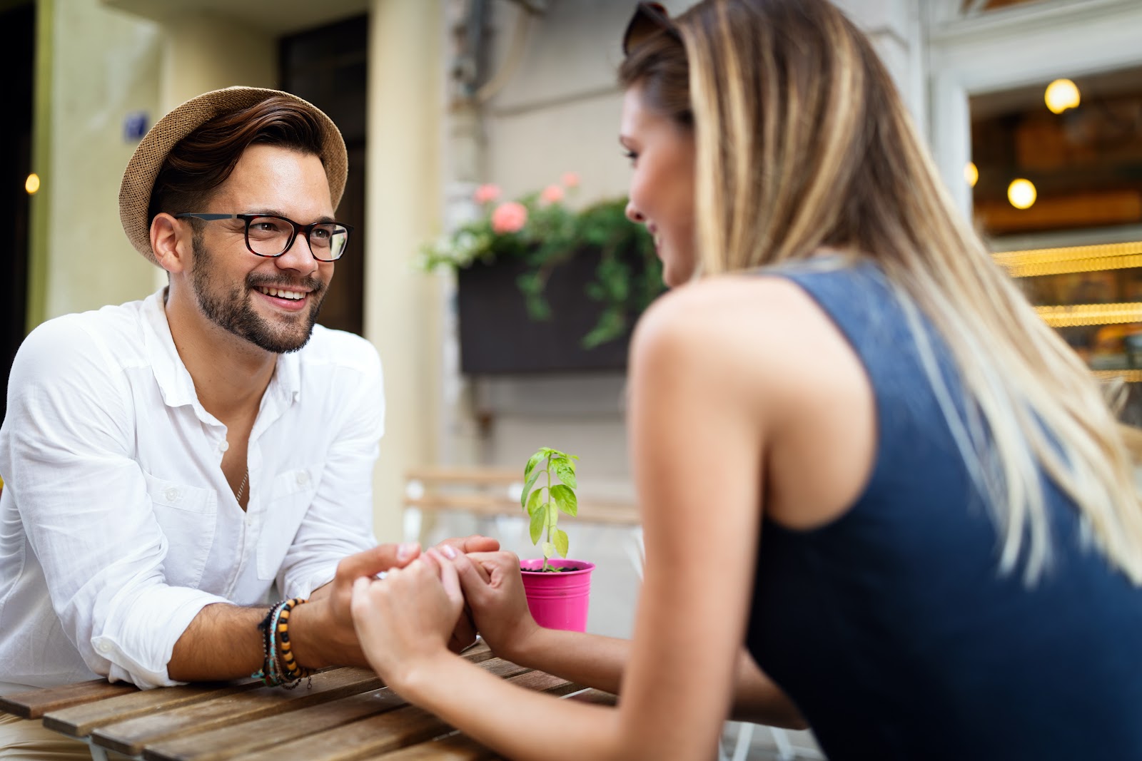 Does She Like Me Quiz: Real Signs She Is Keen