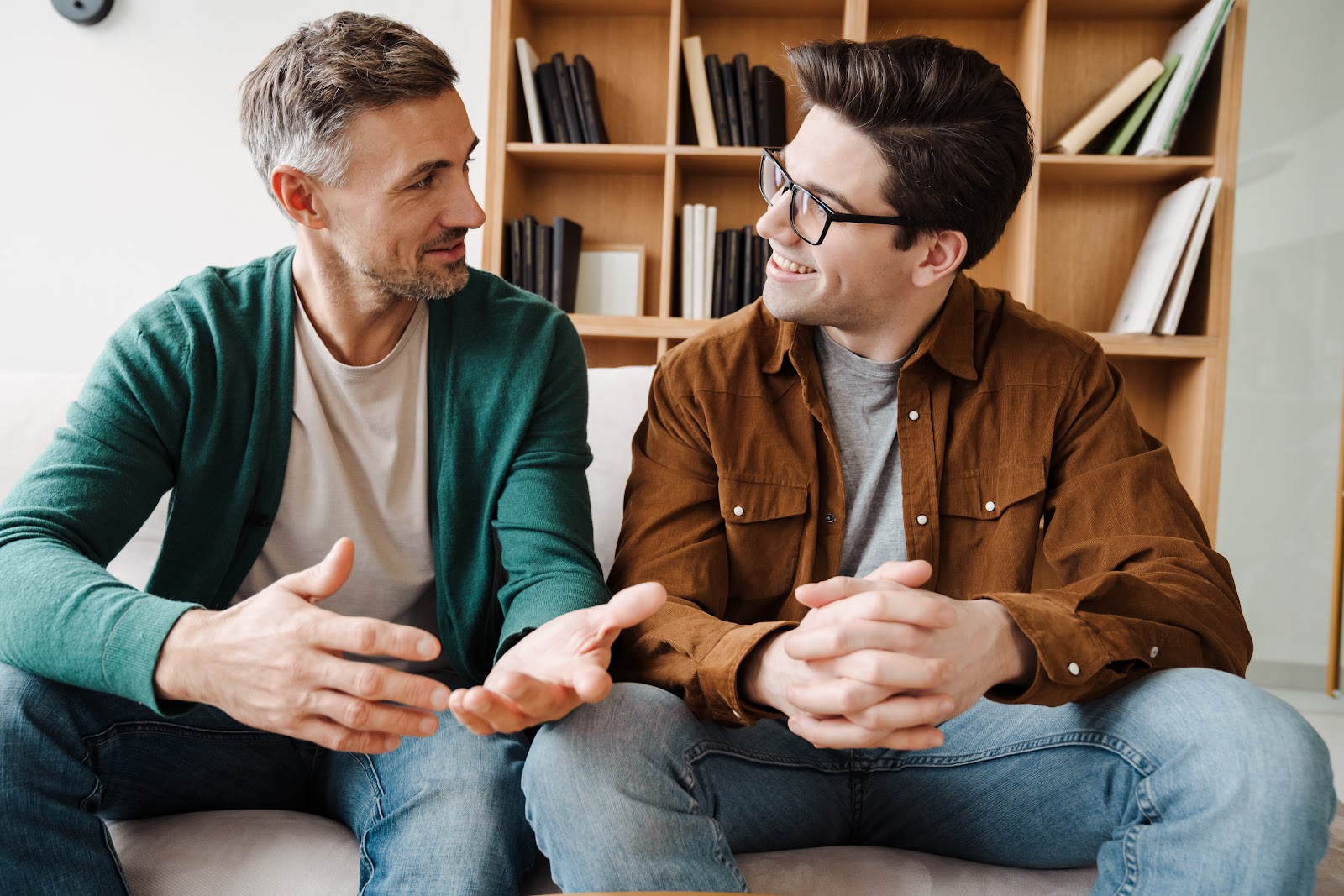 First Date Conversation Starters That Break the Ice