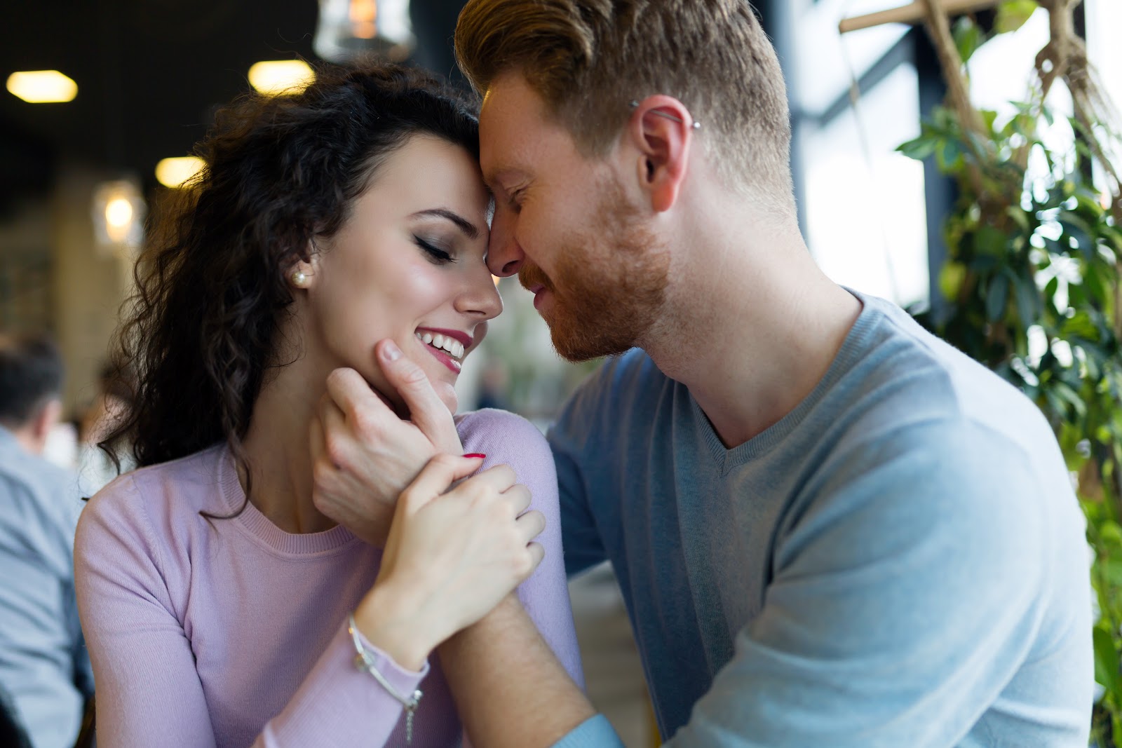 How Do You Flirt With a Guy Over Text and Keep Him Keen