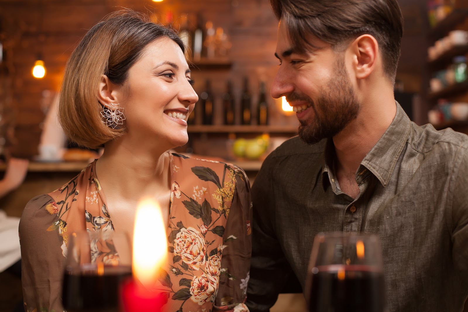 How to Make Your Girlfriend Laugh and Keep Her Smiling
