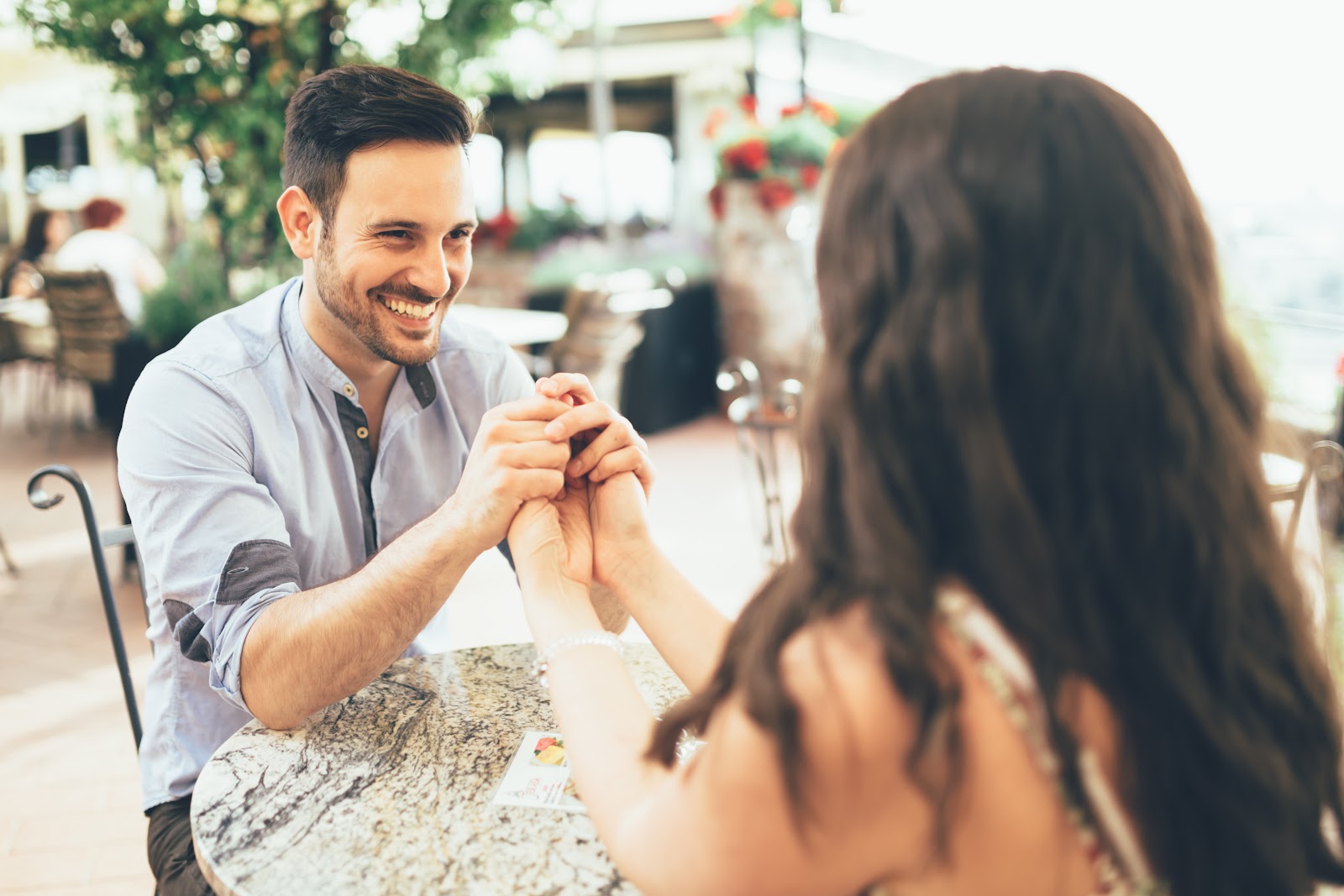 How to Make a Good First Impression on Any Date