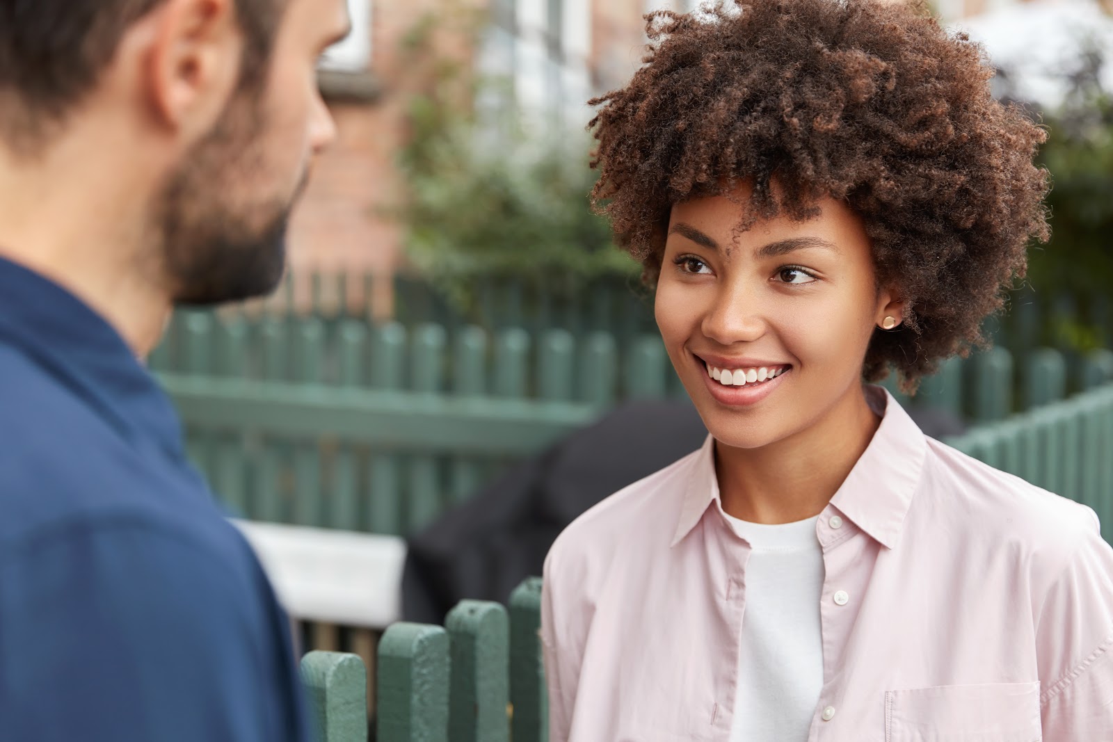 How to Make the First Move on a Guy With Confidence