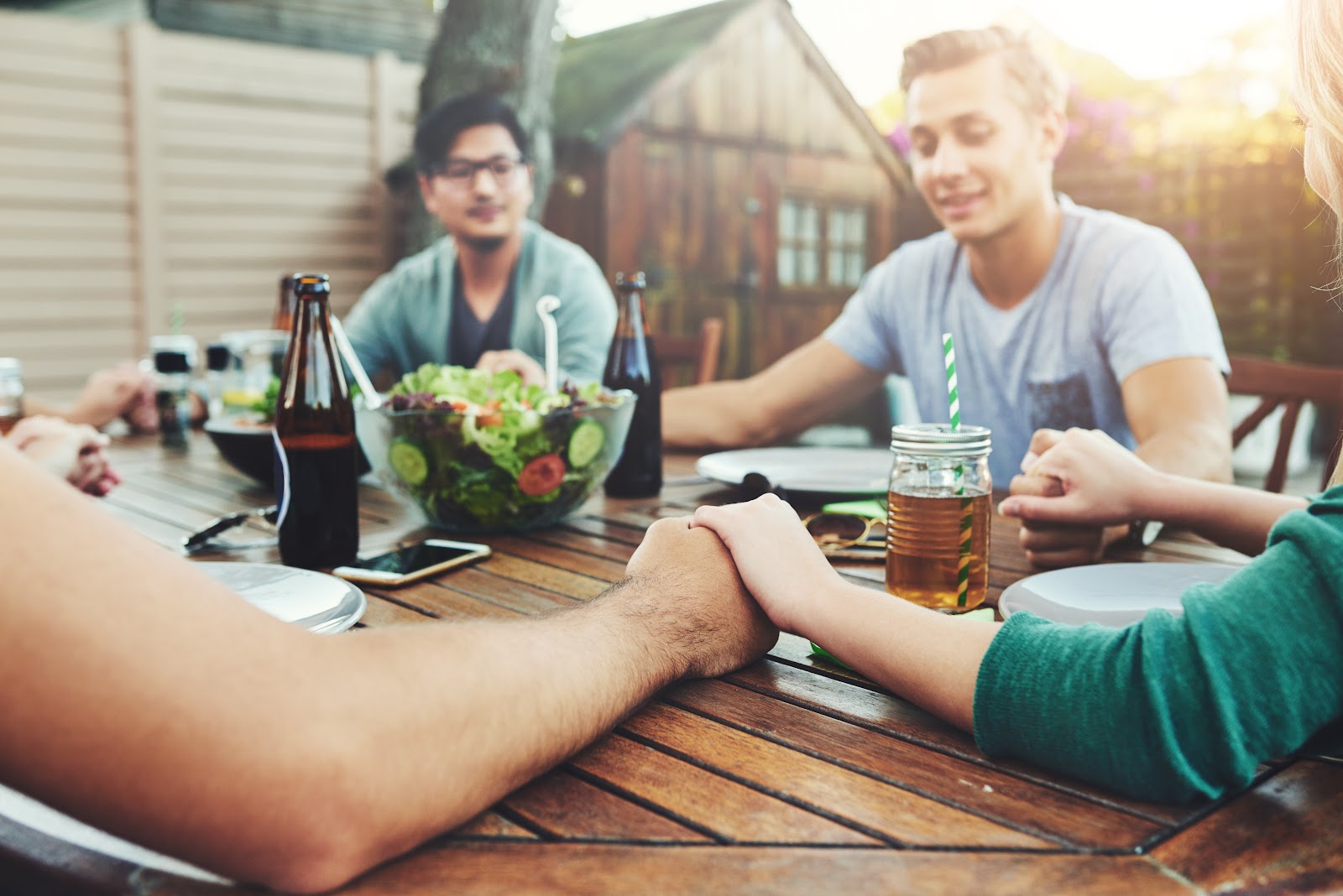 How to Meet People to Date When Apps Are Not Enough
