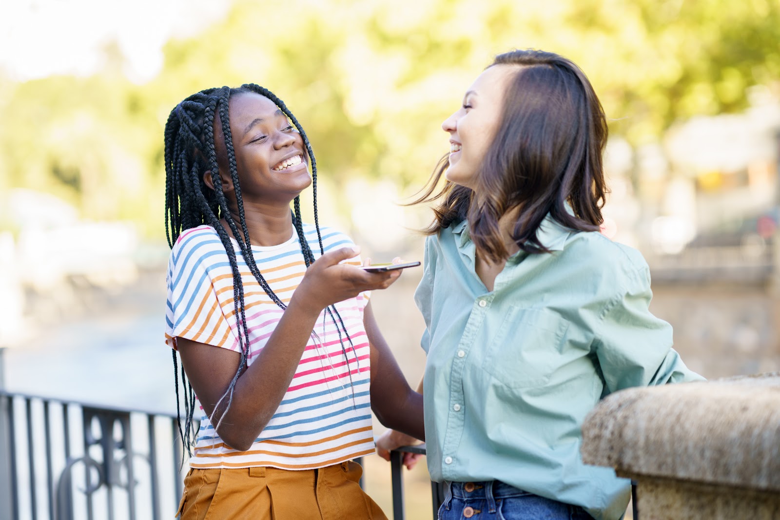 Signs Someone Likes You Over Text: How To Tell