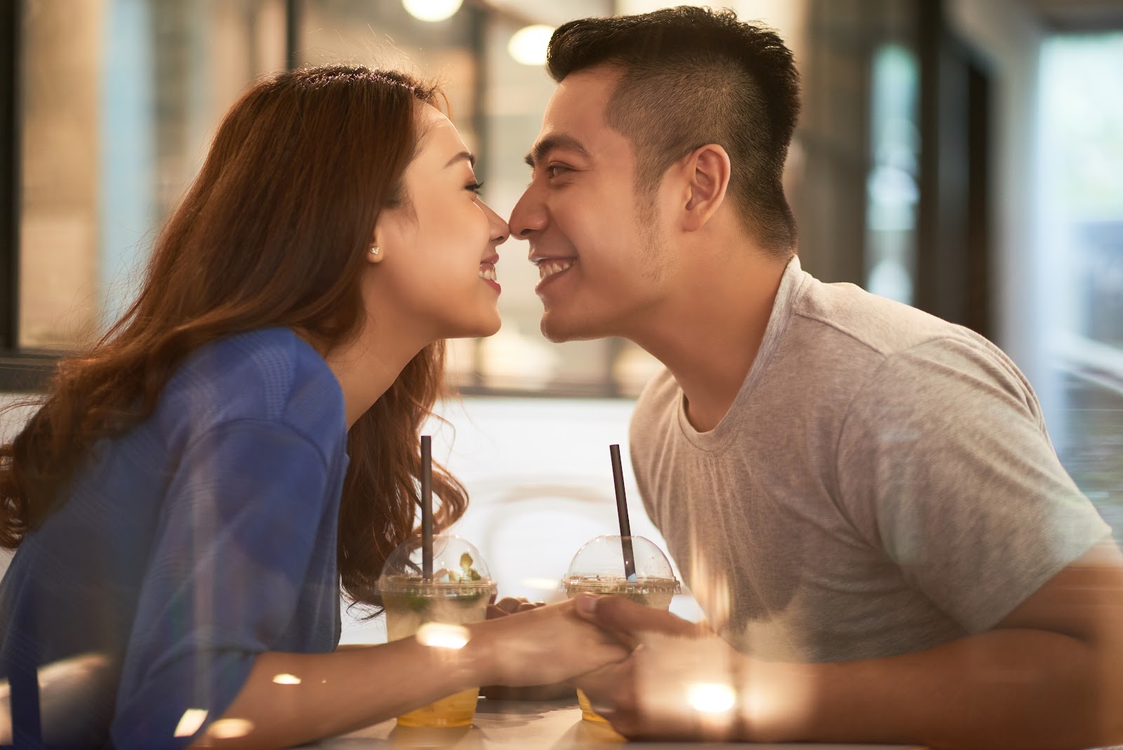 What Is Ghosting in Texting? Signs and How to Cope