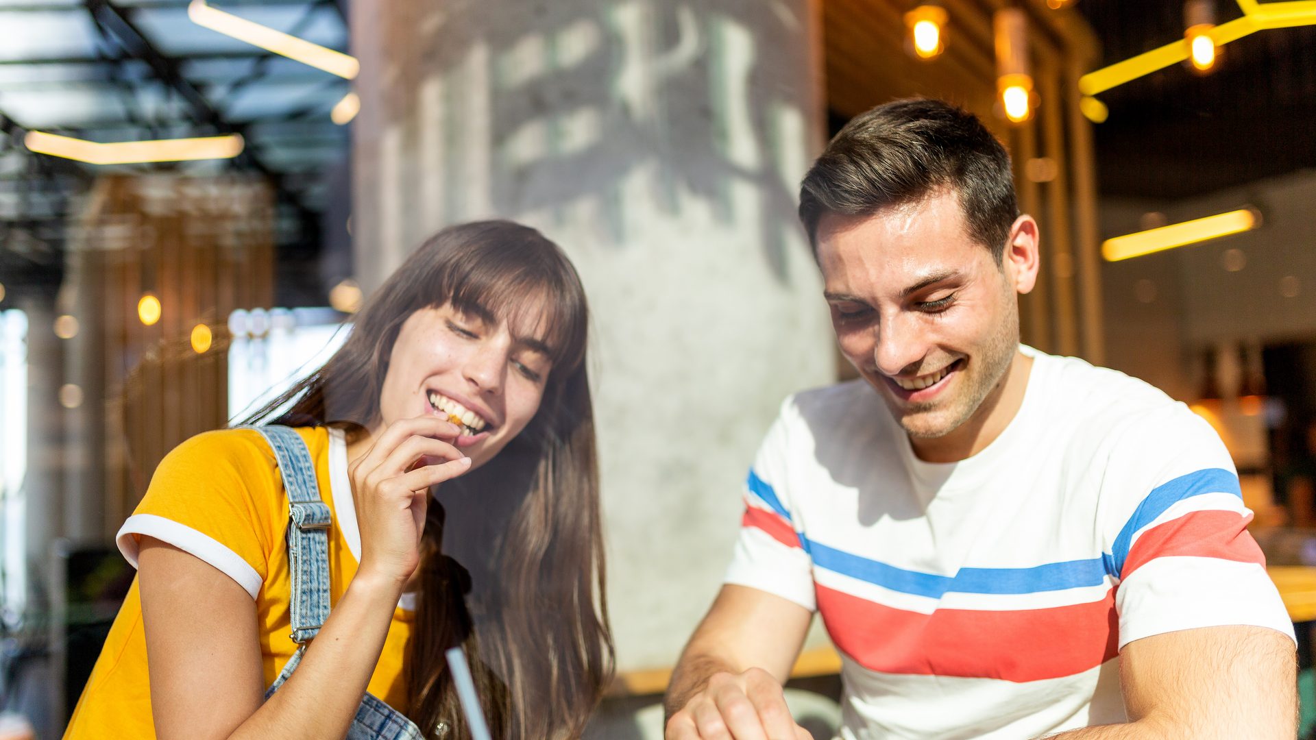 how to act on a first date