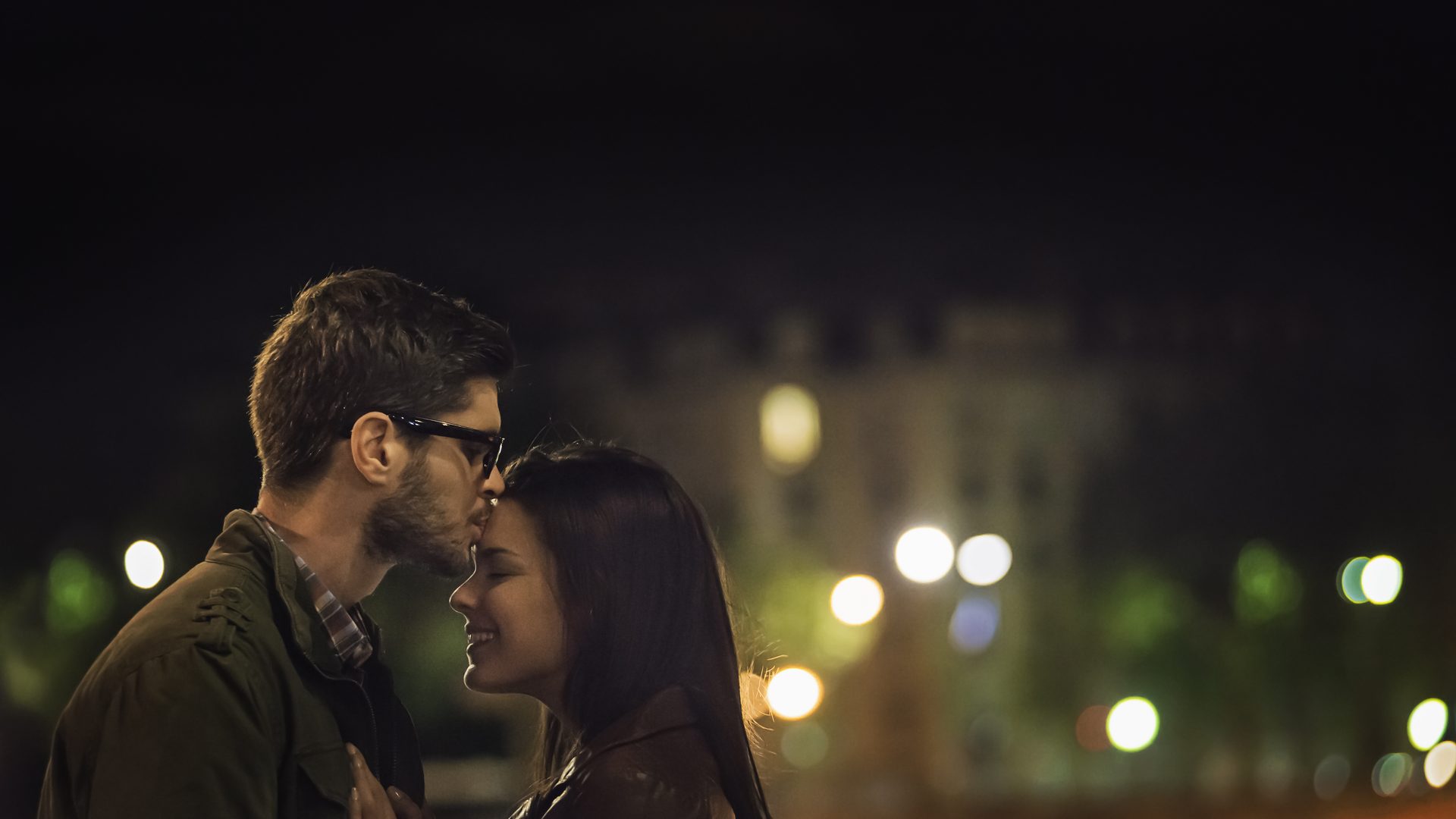kissing on the first date